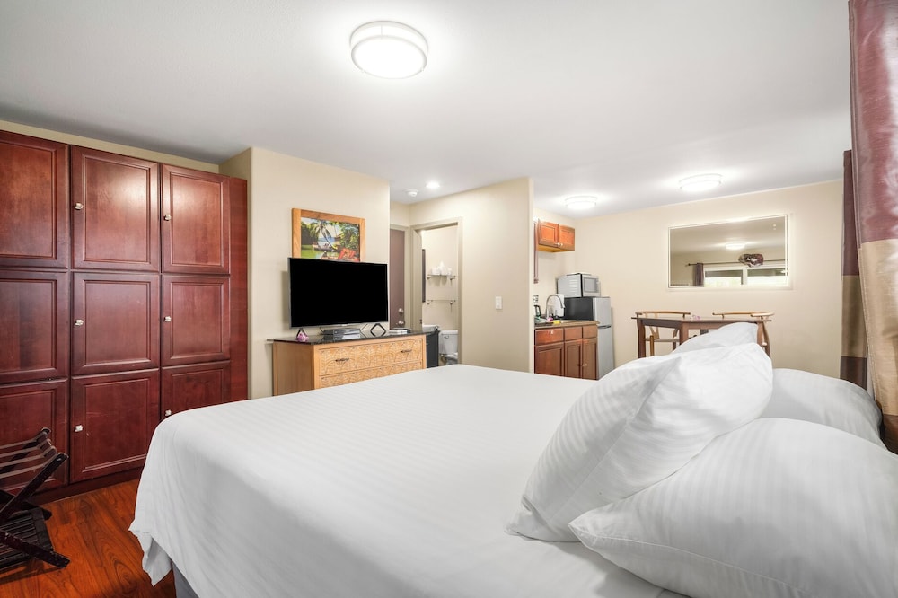 1 BEDROOM, SUITE, BAY VIEW, KITCHENETTE