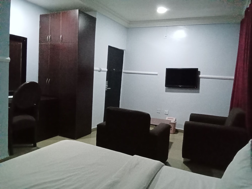 Degok Hotel 8/50
