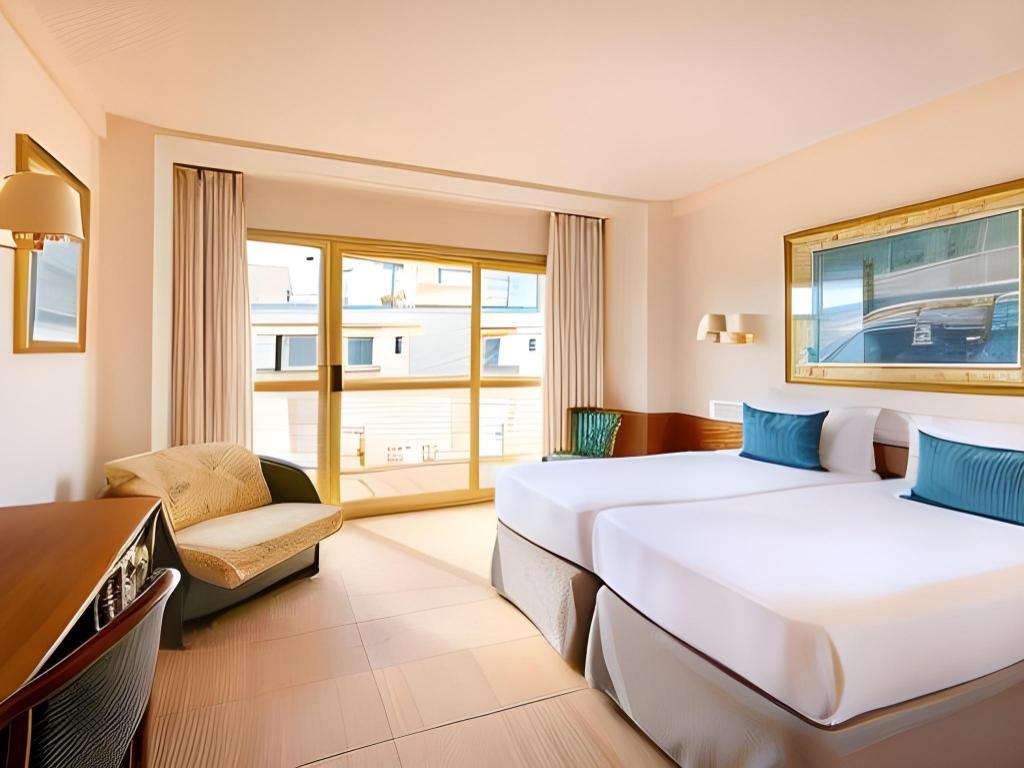 Superior, Triple, 3 Beds, Pool View