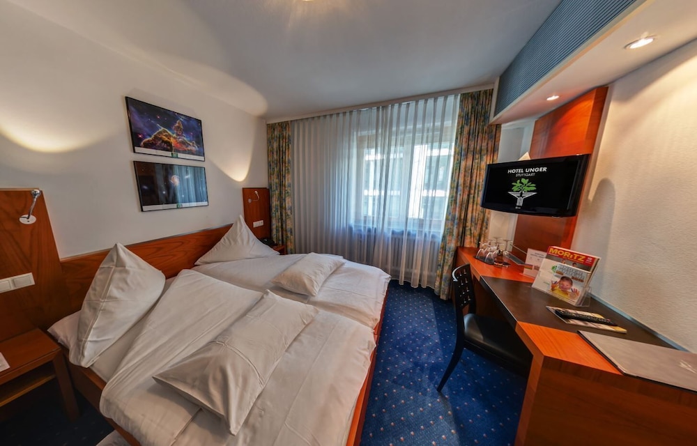UNGER HOTEL 38/61
