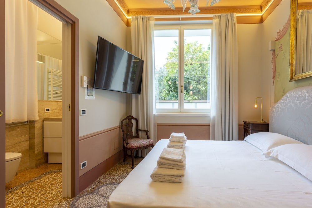 LUXURY, DOUBLE BED