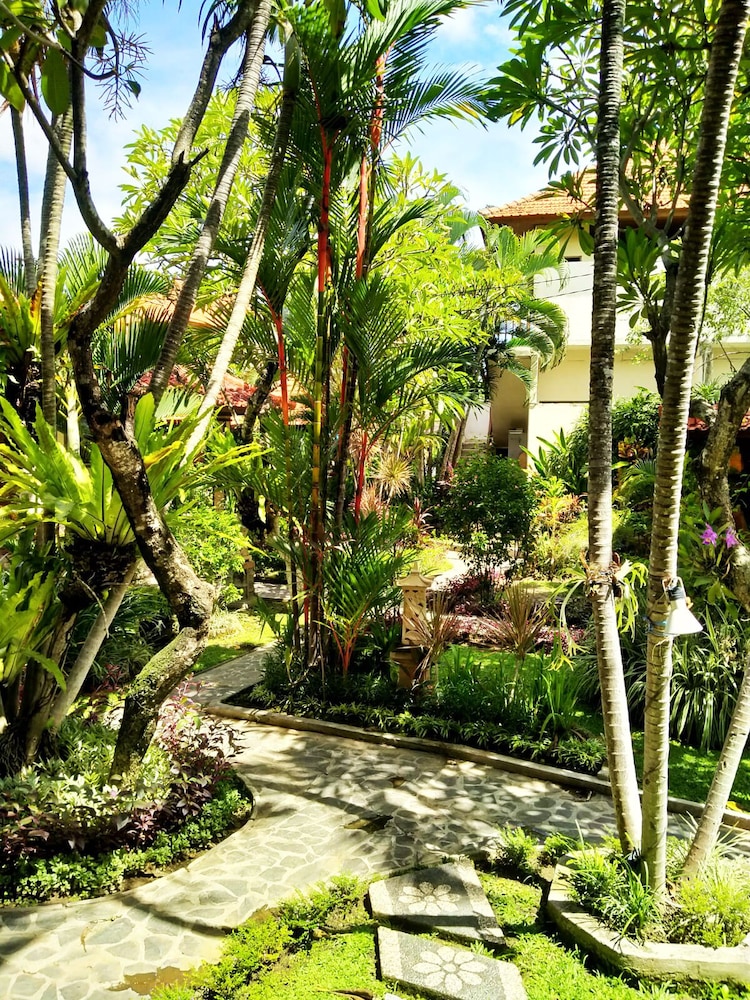 Kusnadi Hotel 42/50