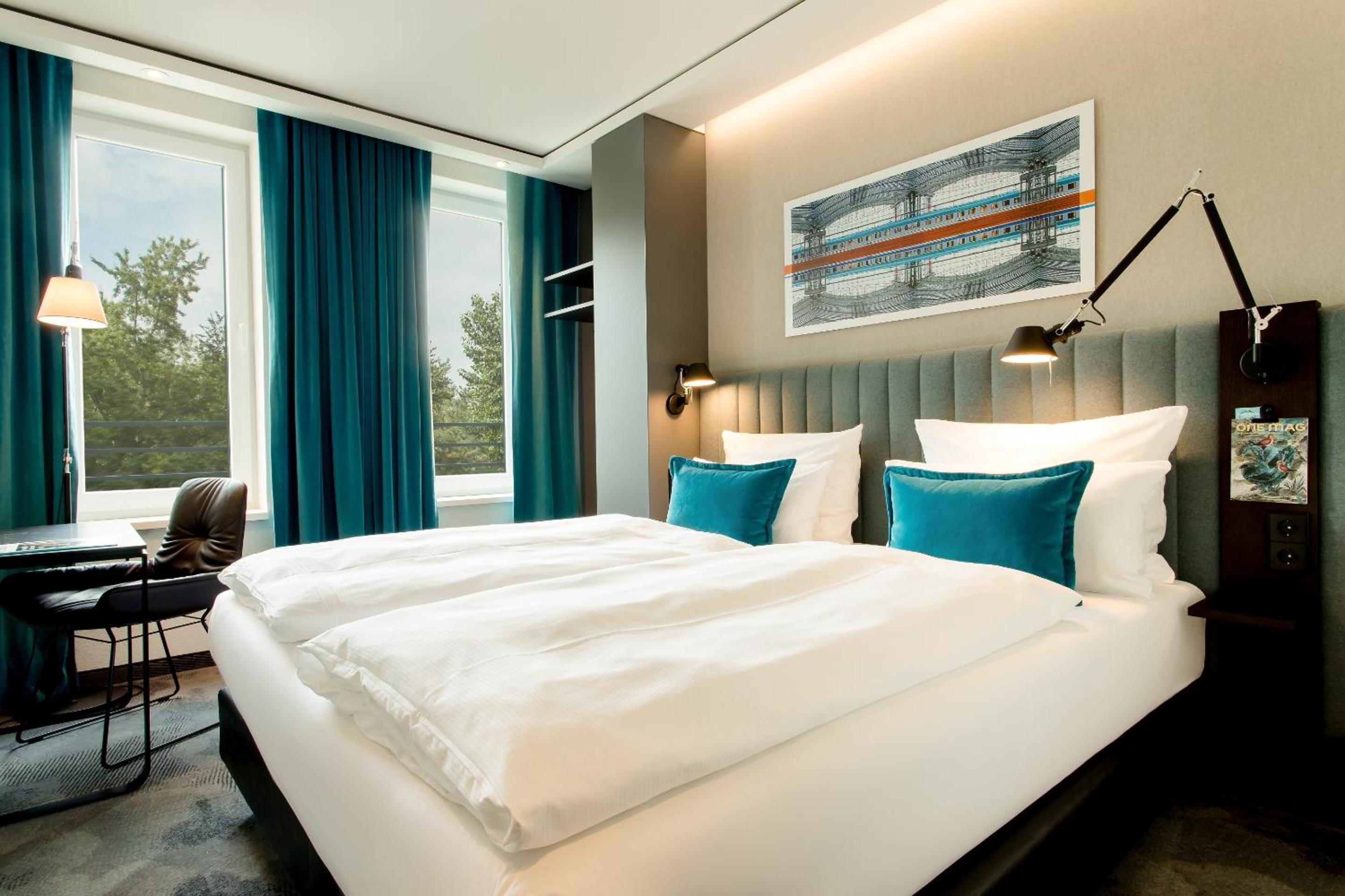 غرفة بسرير كوين بإطلالة على الحديقة، Hotel Motel One Berlin-Hauptbahnhof 3/7