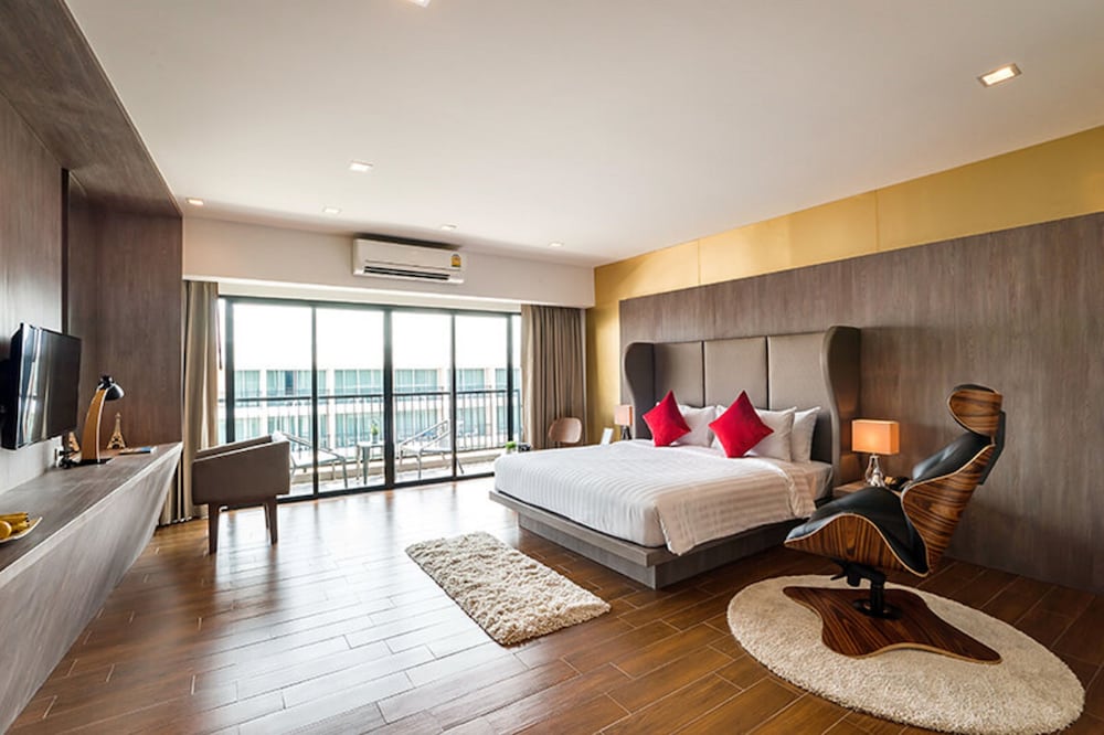JUNIOR SUITE