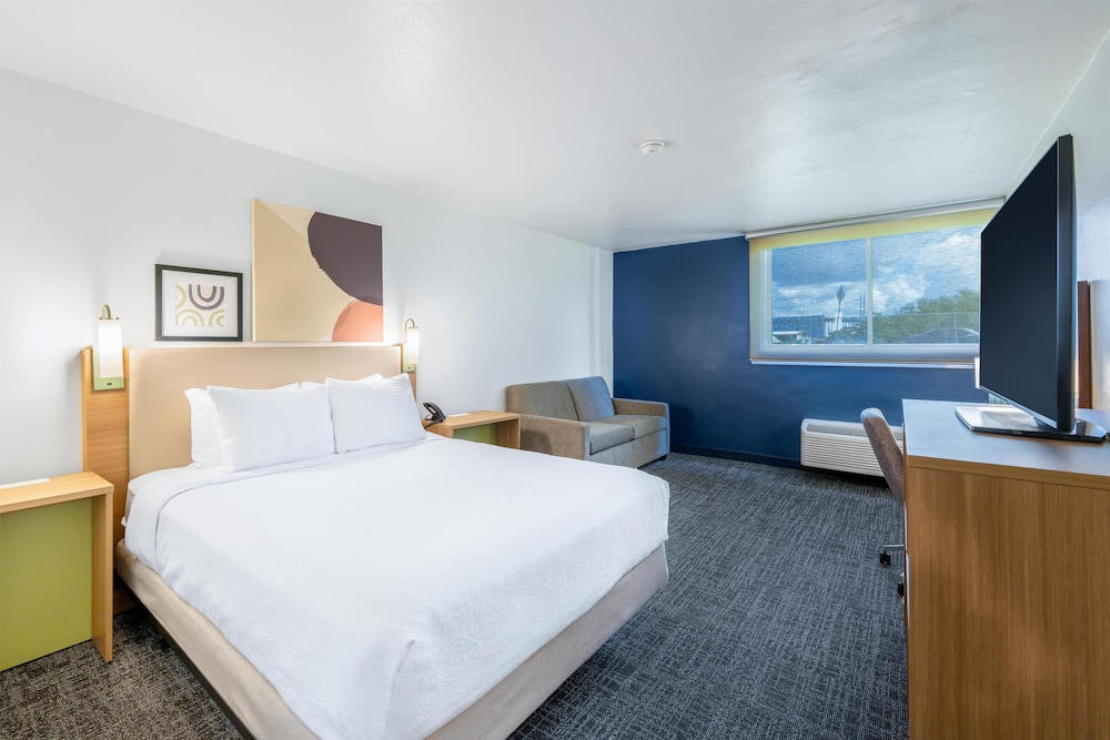 Spark by Hilton Ponce 14/55