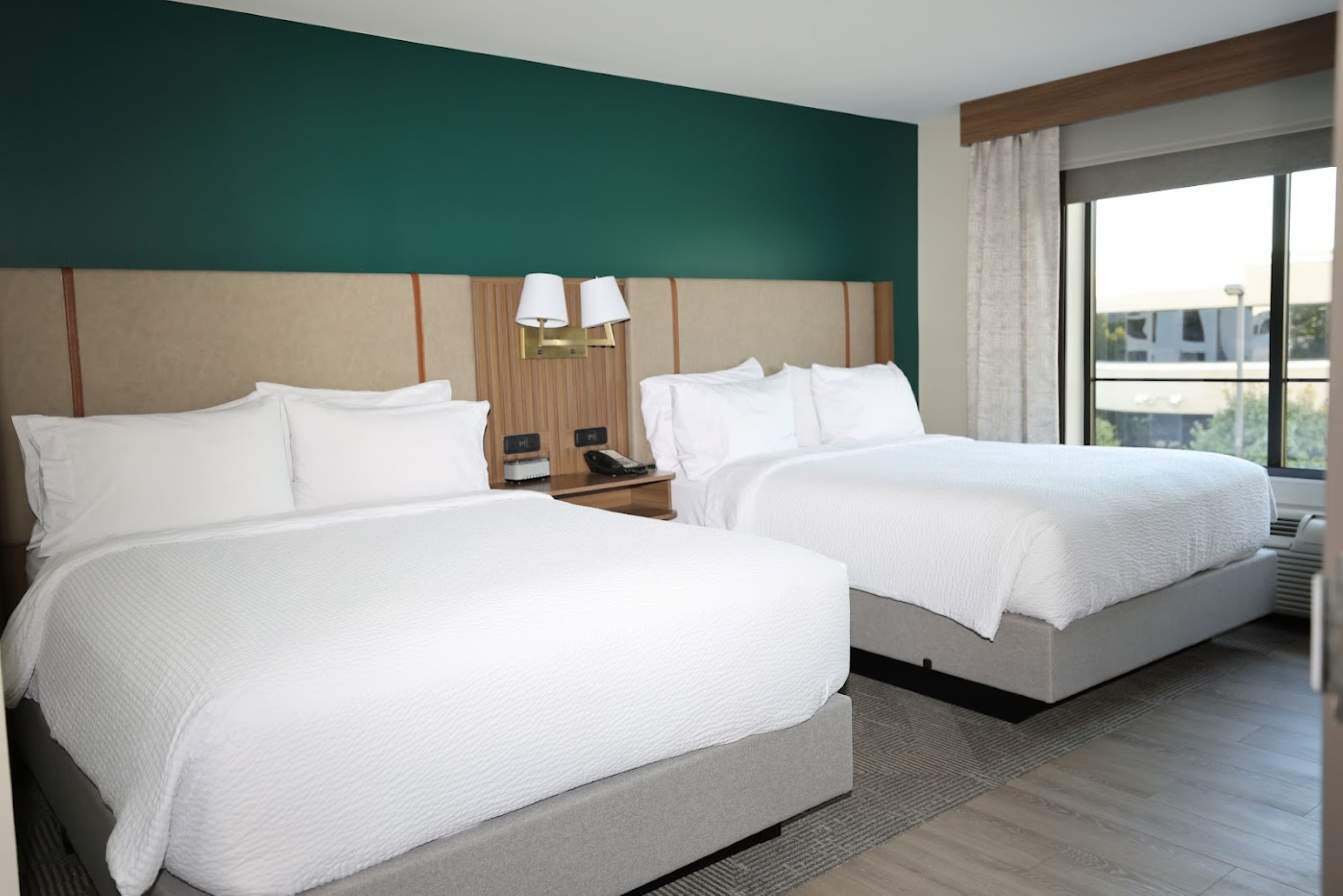 Holiday Inn St. Louis Fairview Heights 30/72