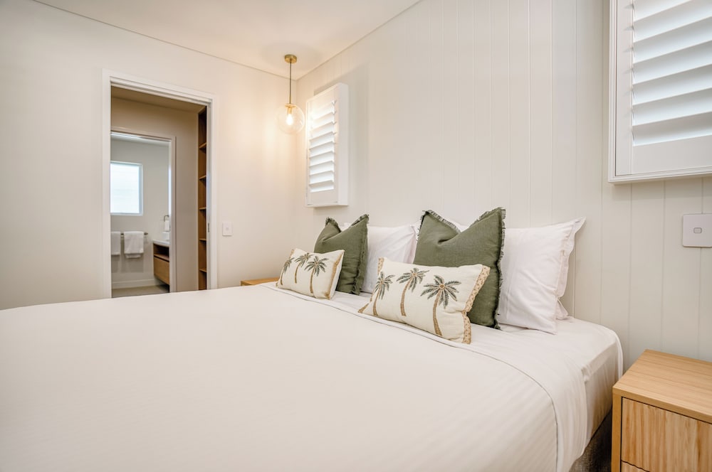 3 Bedrooms, Luxury, Home, 1 King and 4 Single Beds