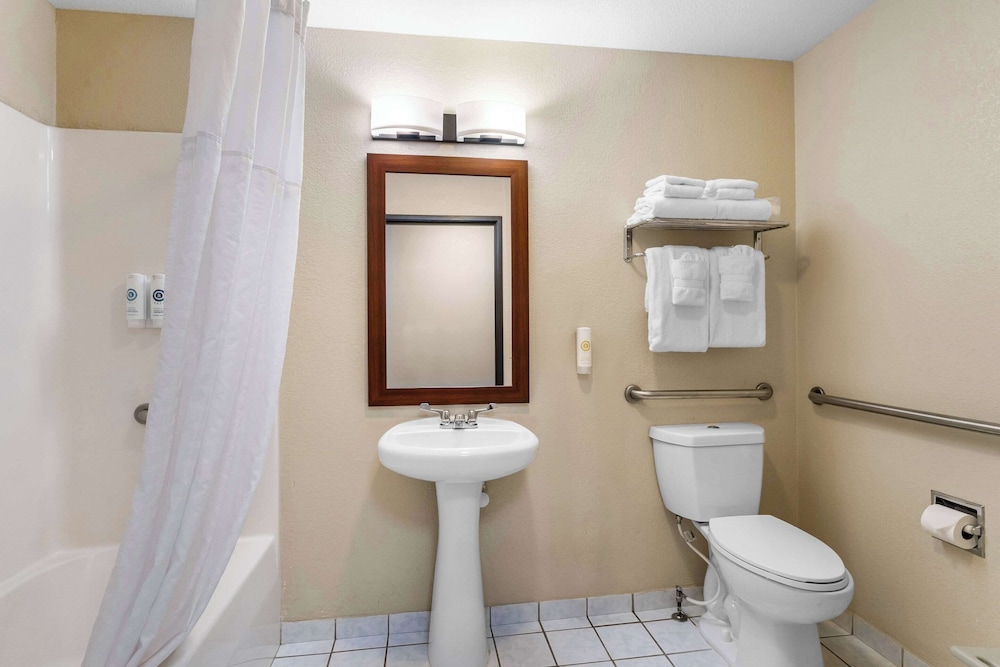 Comfort Inn & Suites Greeley, CO 51/54