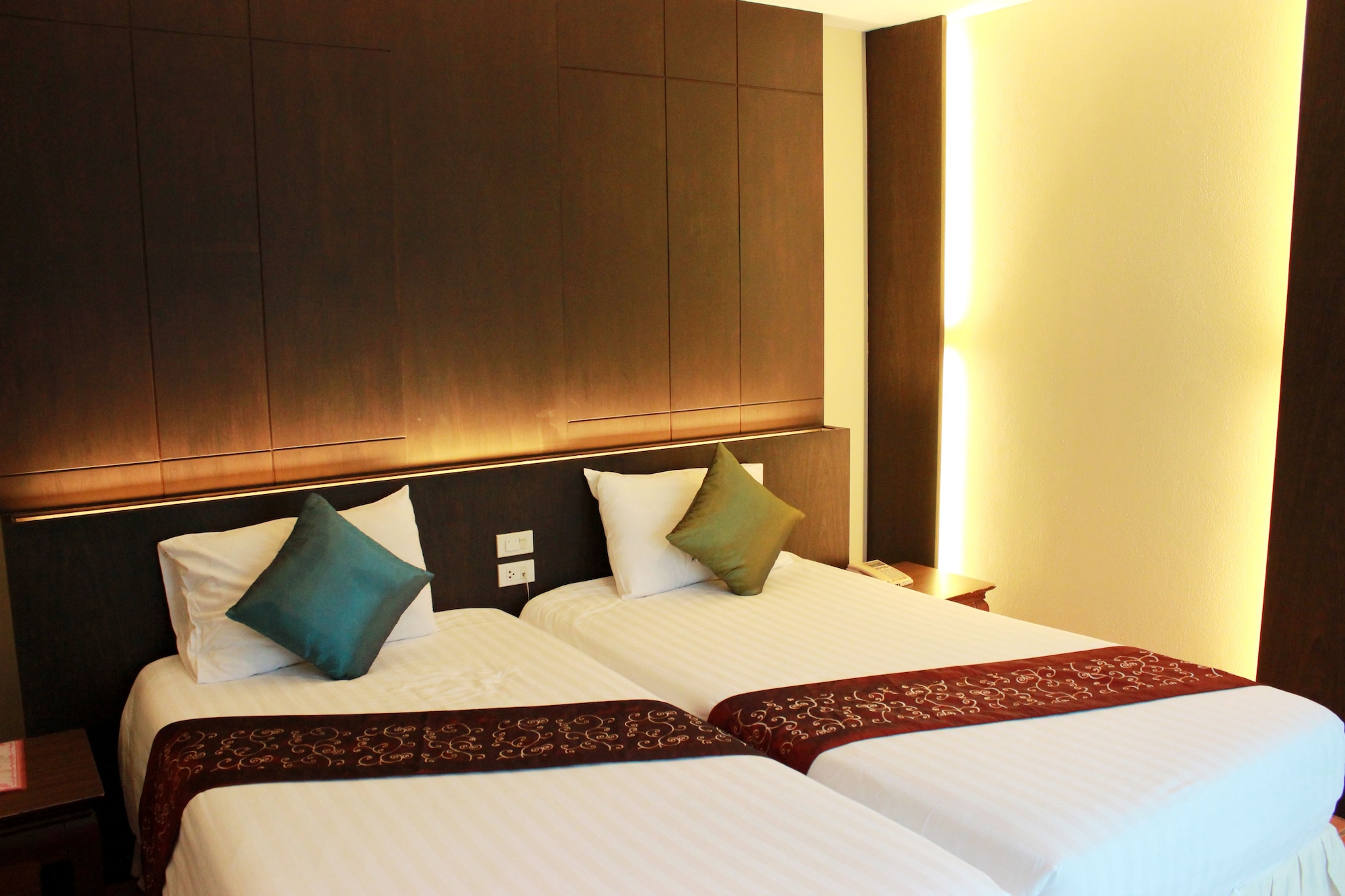 1 BEDROOM, SUITE, BALCONY