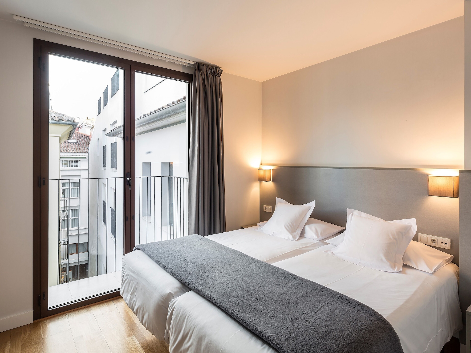 3 BEDROOMS, APARTMENT