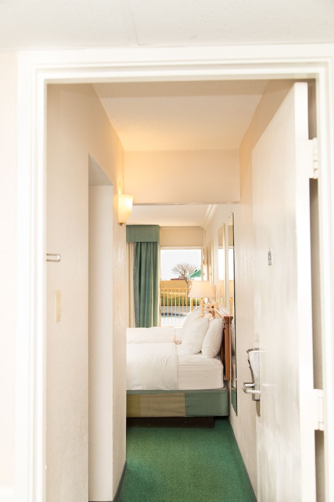 Days Inn by Wyndham Del Rio 21/55