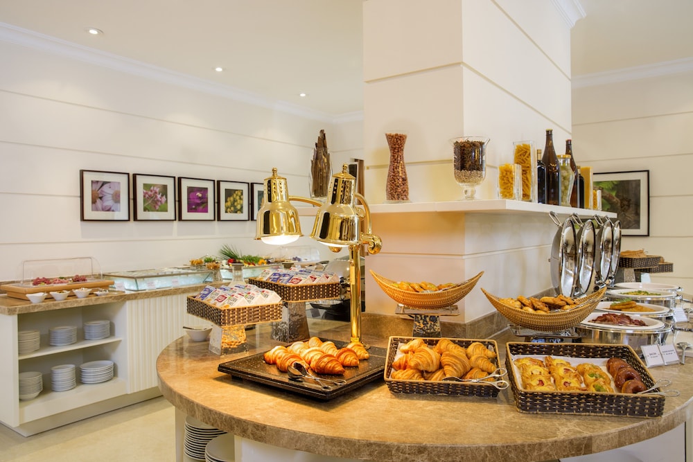 Hilton Garden Inn Hanoi 46/56