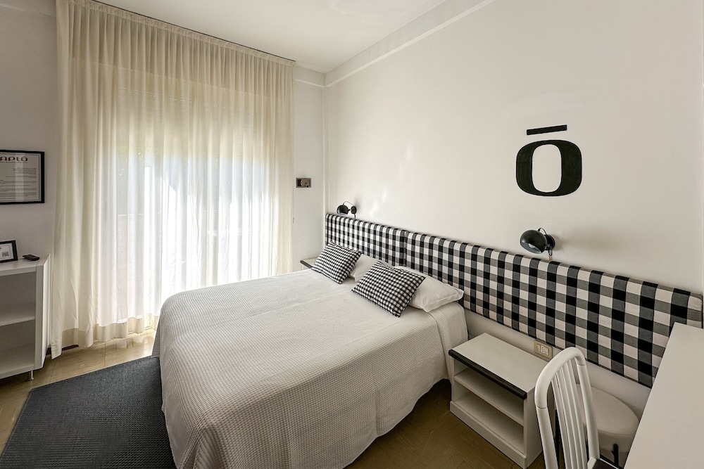 Hotel Aplo 8/50
