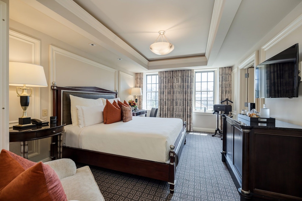 PREMIER, KING BED