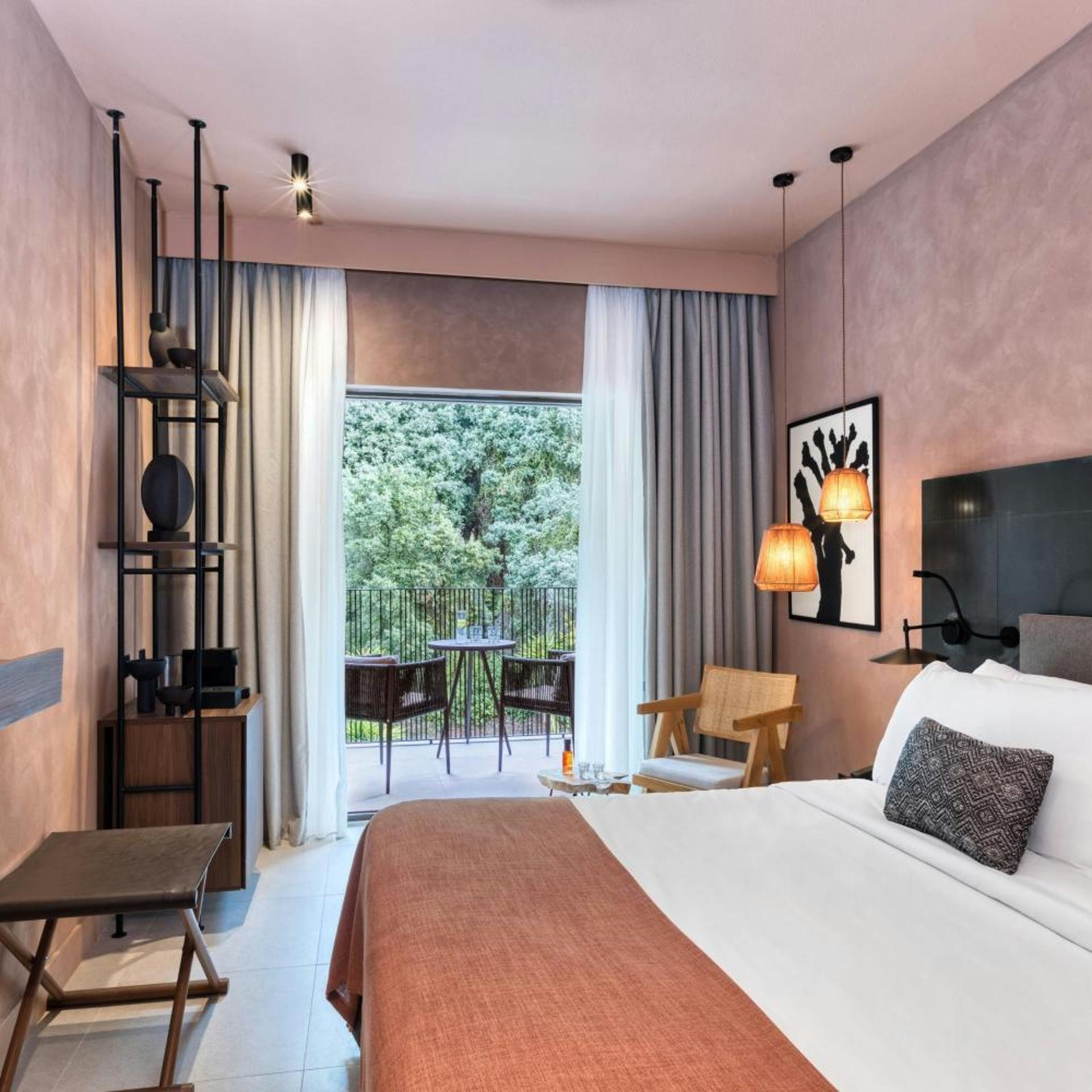 Family Suite, Tropical, King Bed, Mountain View
