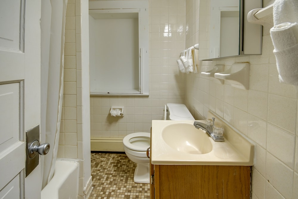 Majestic Hotel & Apartments 50/50