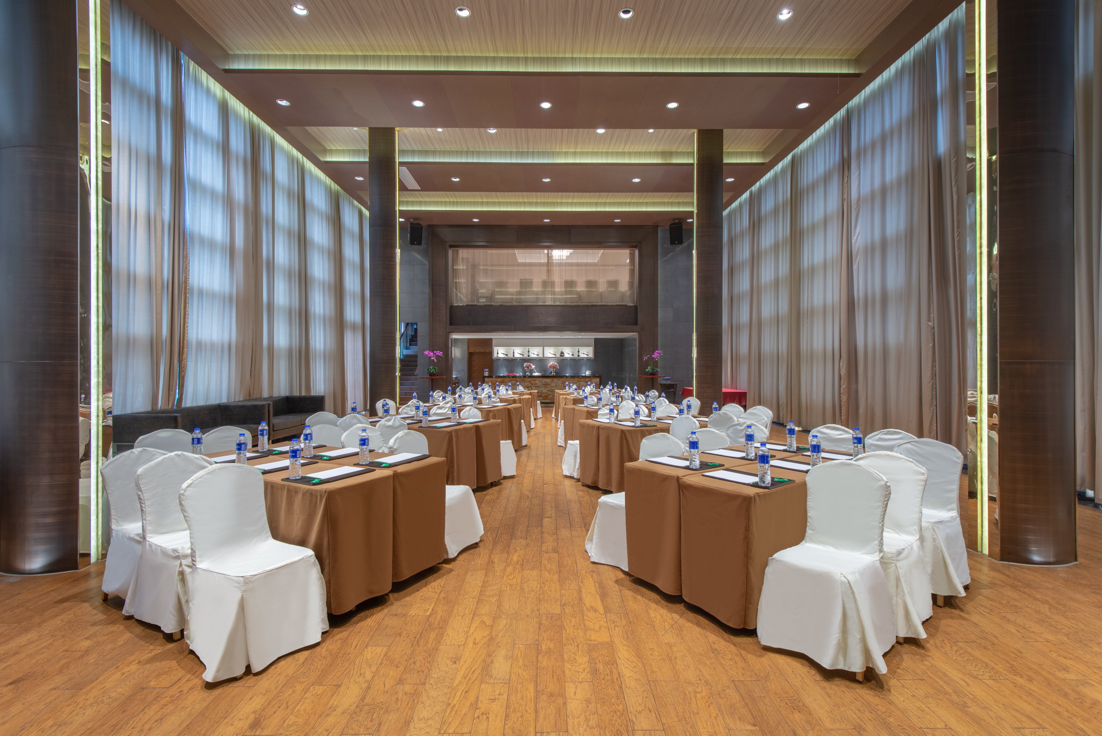 HOLIDAY INN SHANGHAI SONGJIANG 36/42