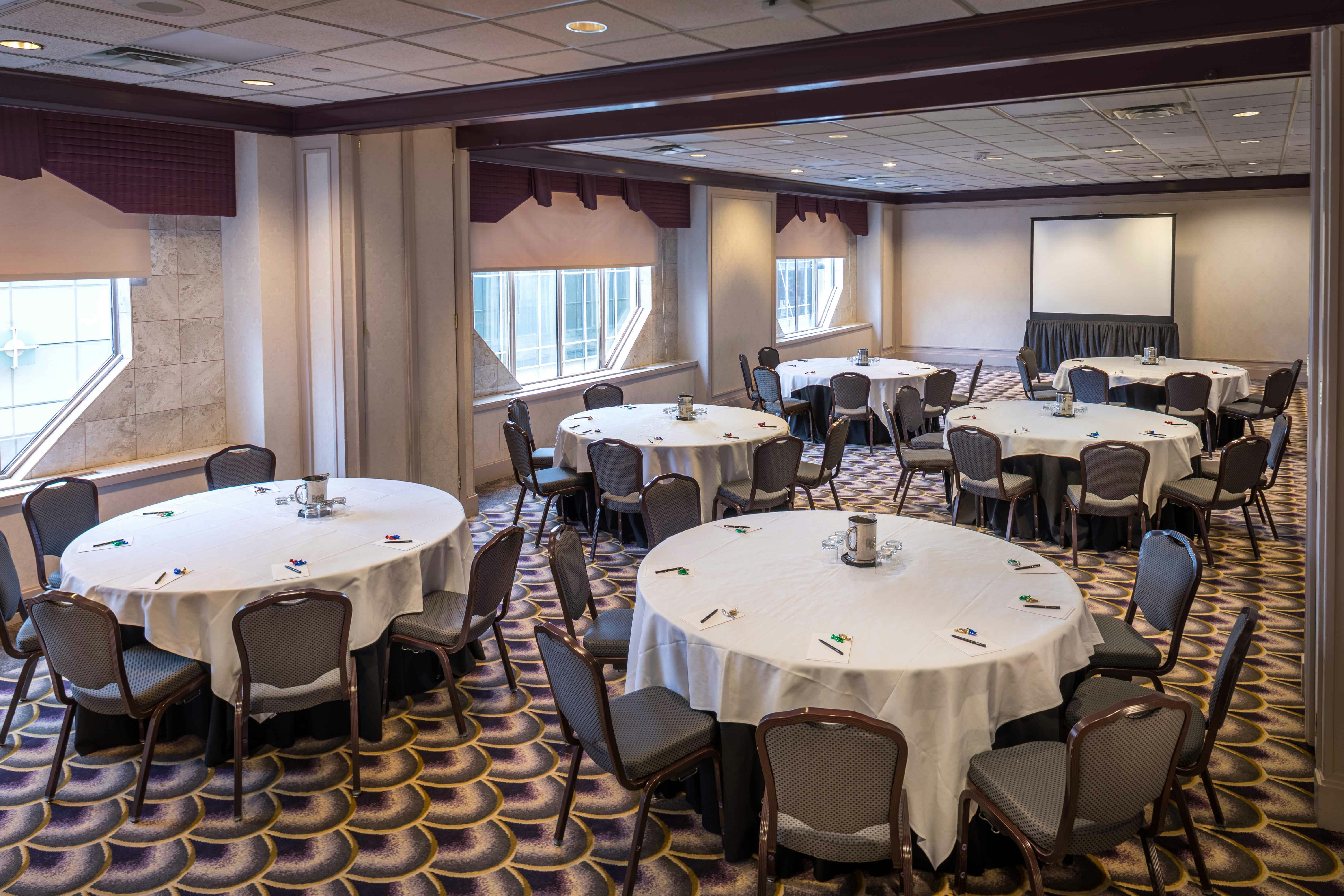 Hilton Cincinnati Netherland Plaza 54/62
