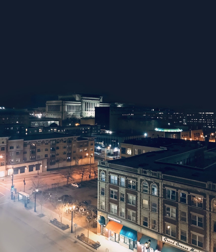 DoubleTree by Hilton Milwaukee Downtown 3/50