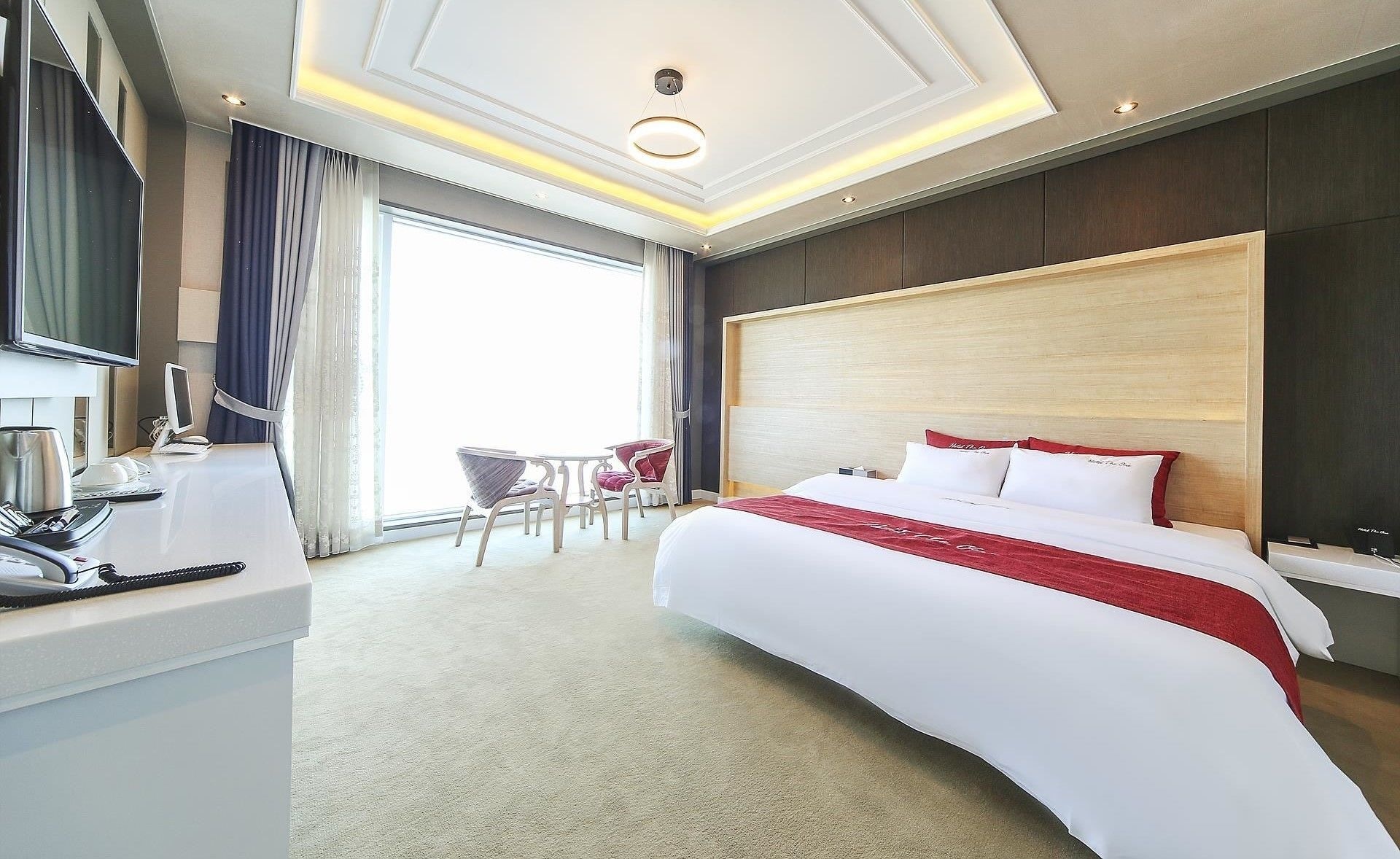 DELUXE, TWIN BEDS, HARBOUR VIEW