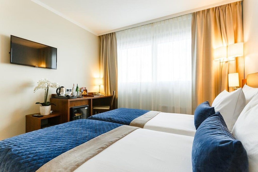 Avalon Hotel and Conferences 16/63
