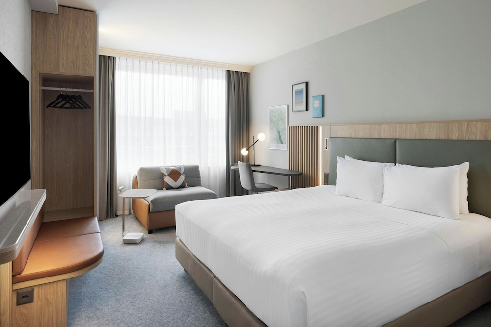 Superior, King Bed, Courtyard View, Courtyard by Marriott Zurich North 5/10