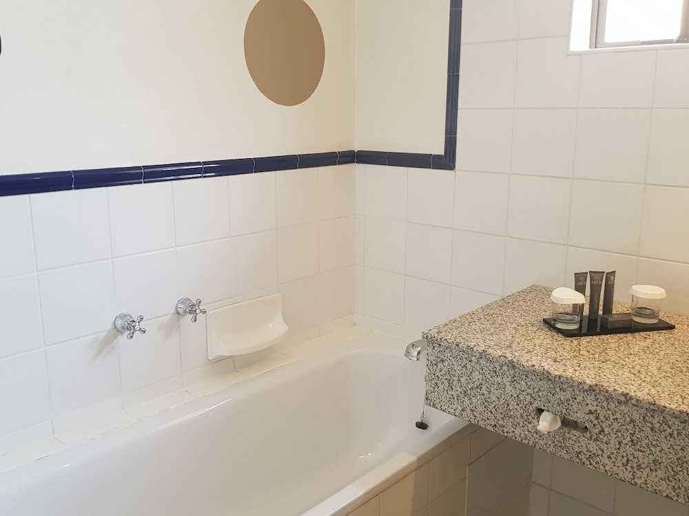 Court Classique Suite Hotel 46/50