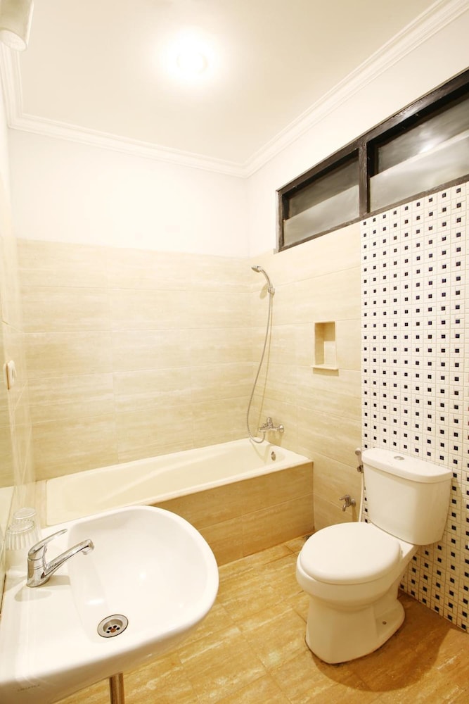 Hotel Wahyu Dana 43/46