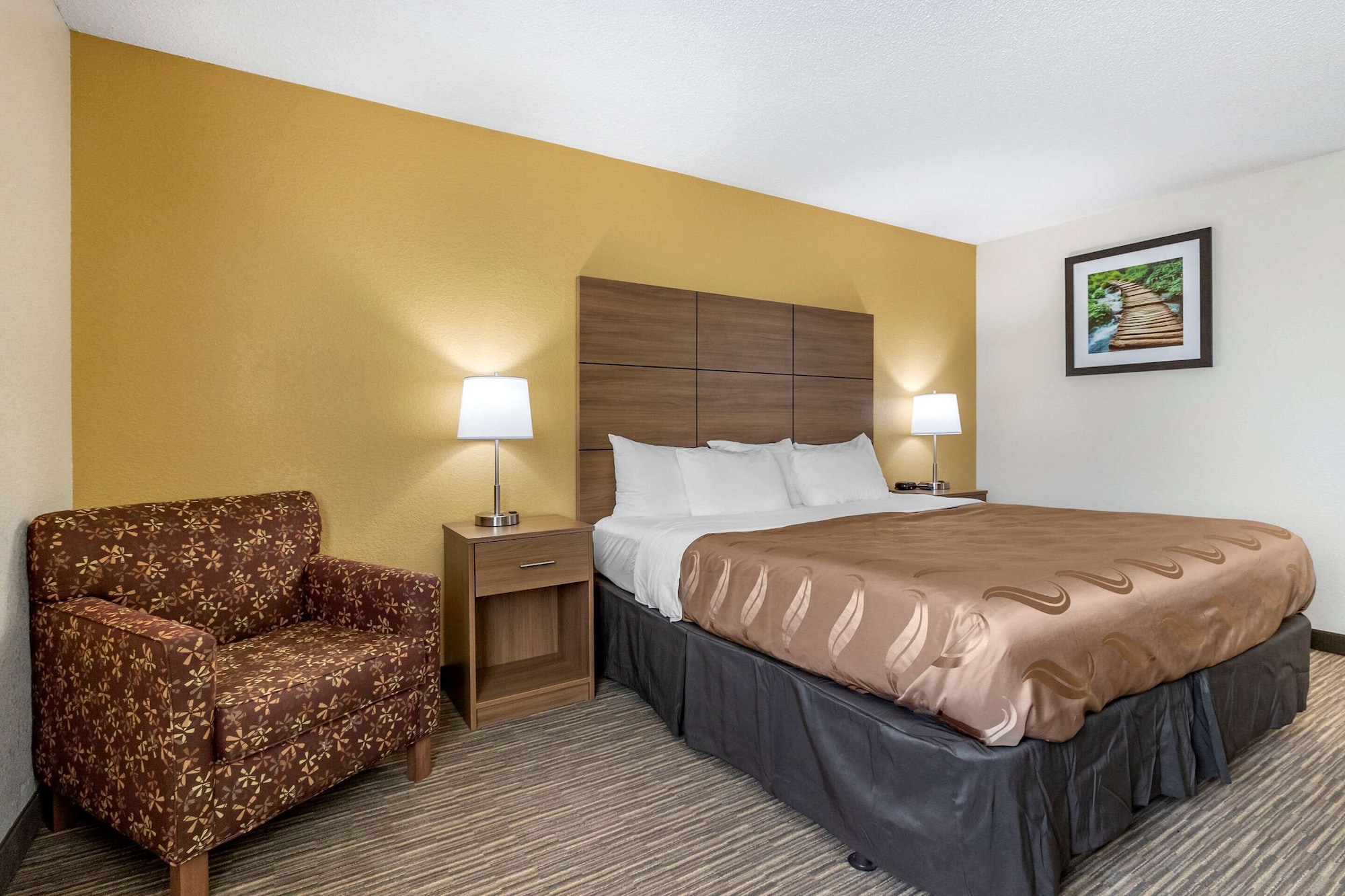 Efficiency, Suite, King Bed