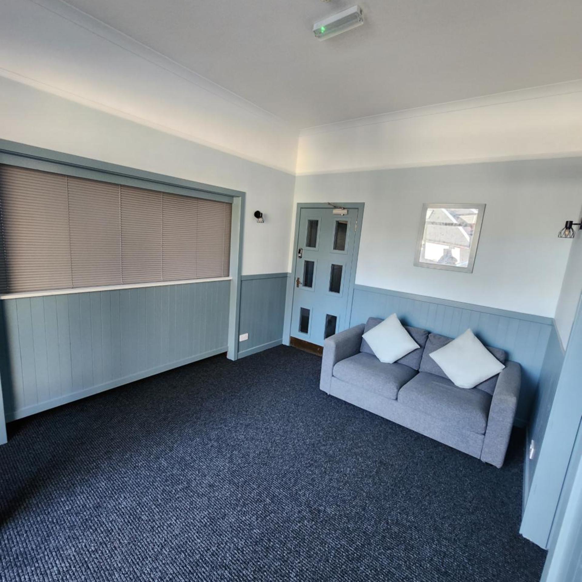 KINGS KNOLL HOTEL 25/53