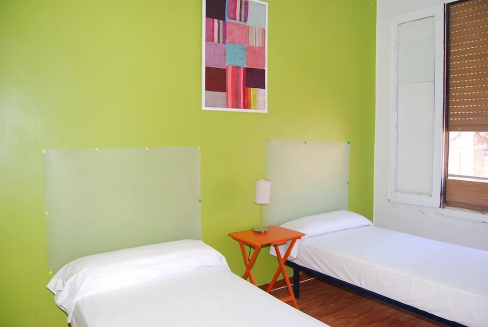 RUSSAFA YOUTH HOSTEL 39/54