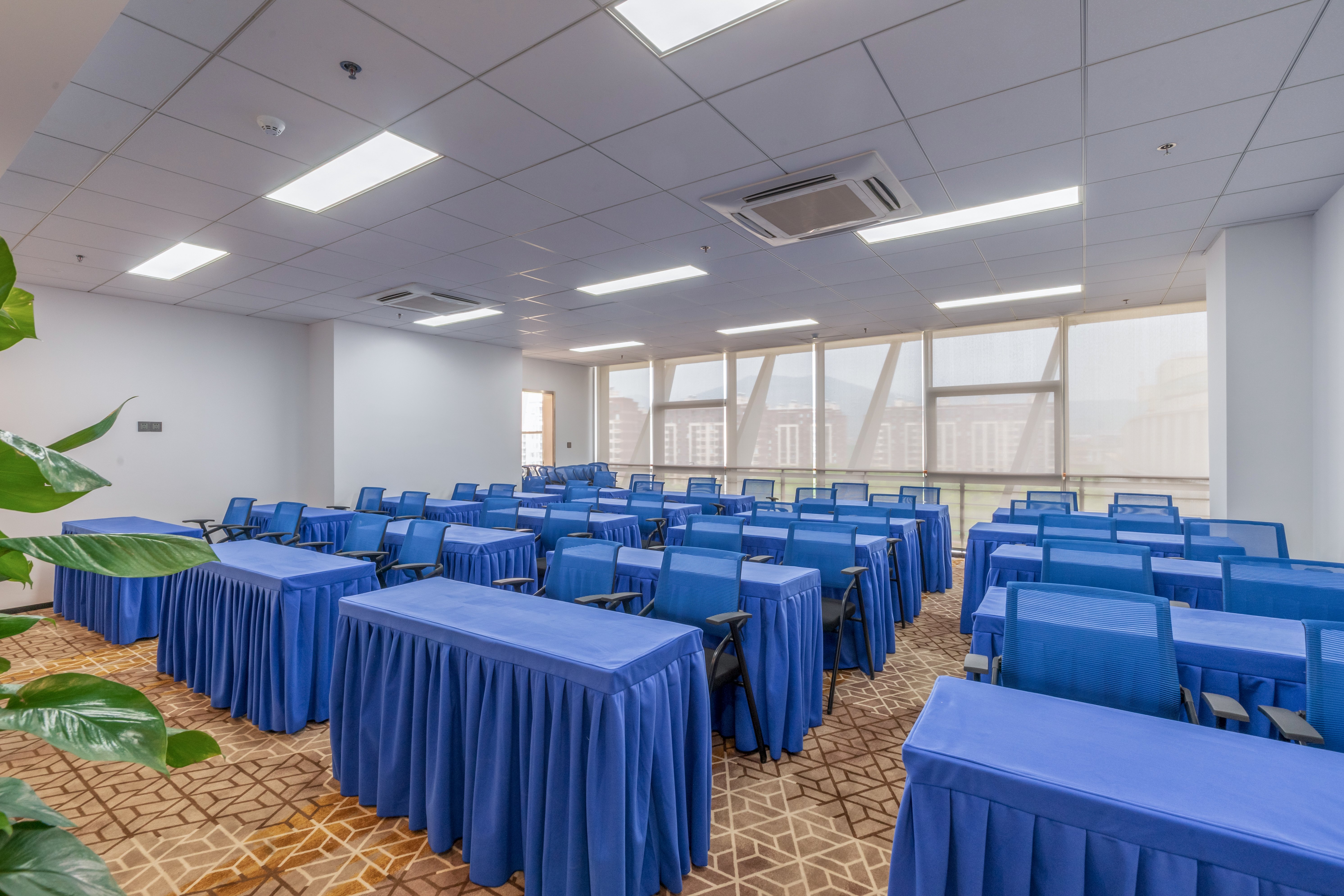 Holiday Inn Express Nanjing Jiangbei Yushan 44/49