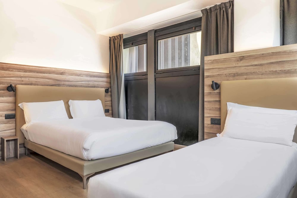 Standard, Triple, 1 Queen and 1 Single Bed, B&B HOTEL Prato City Center 2/6