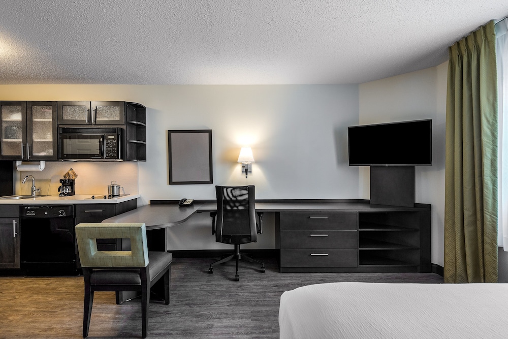 CANDLEWOOD SUITES RALEIGH CRABTREE 40/57