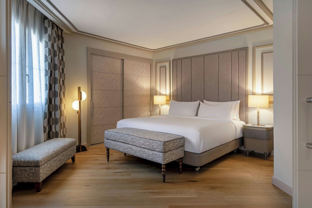 GRAND, SUITE, KING BED, SEA VIEW, BALCONY