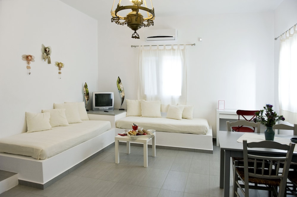 Tsakanos Home 27/50