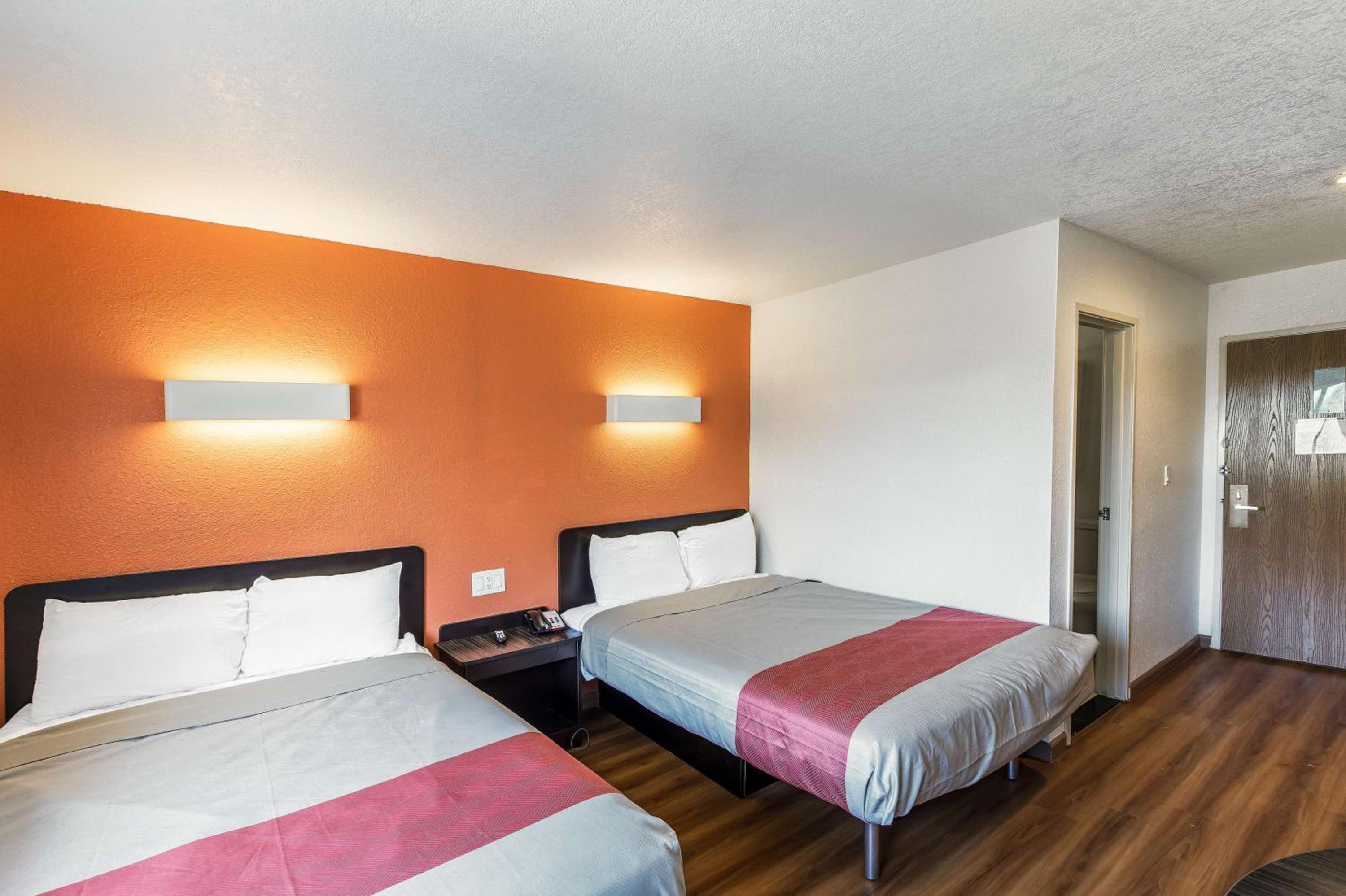 ROOM, KING BED