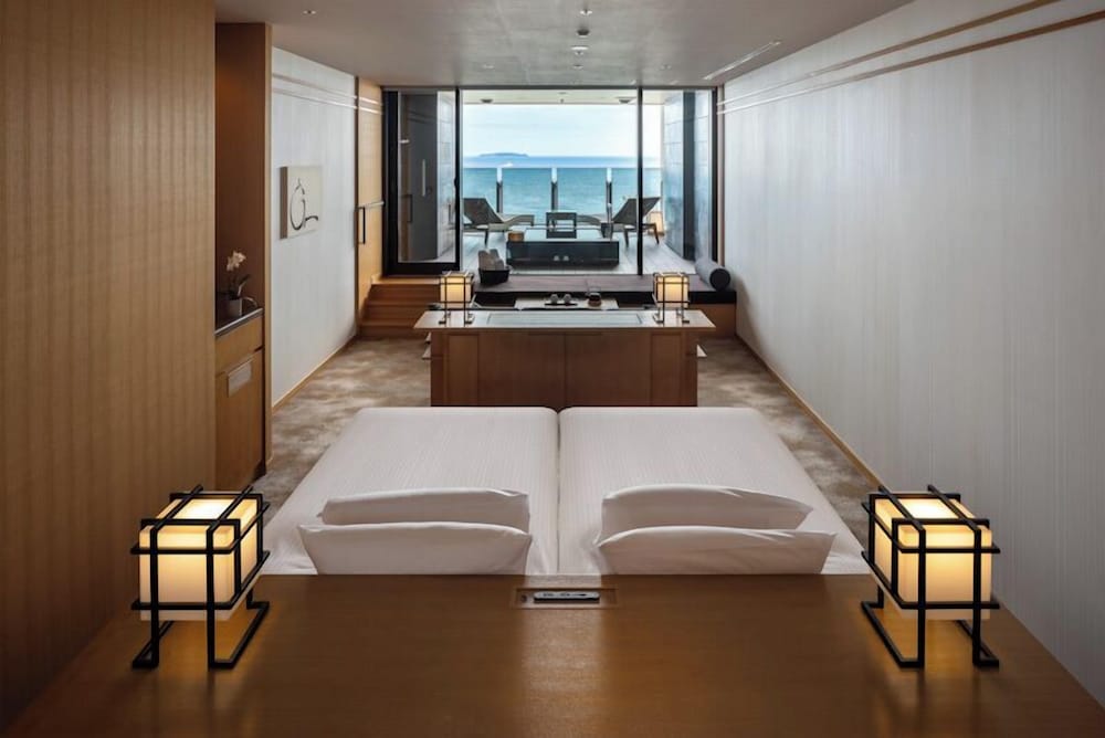 DELUXE, TWIN BEDS, OUTDOOR BATH