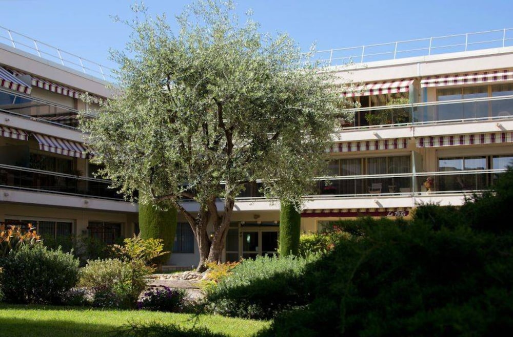 The Originals Boutique, Hotel Les Strelitzias, Antibes Juan-Les-Pins 3/60