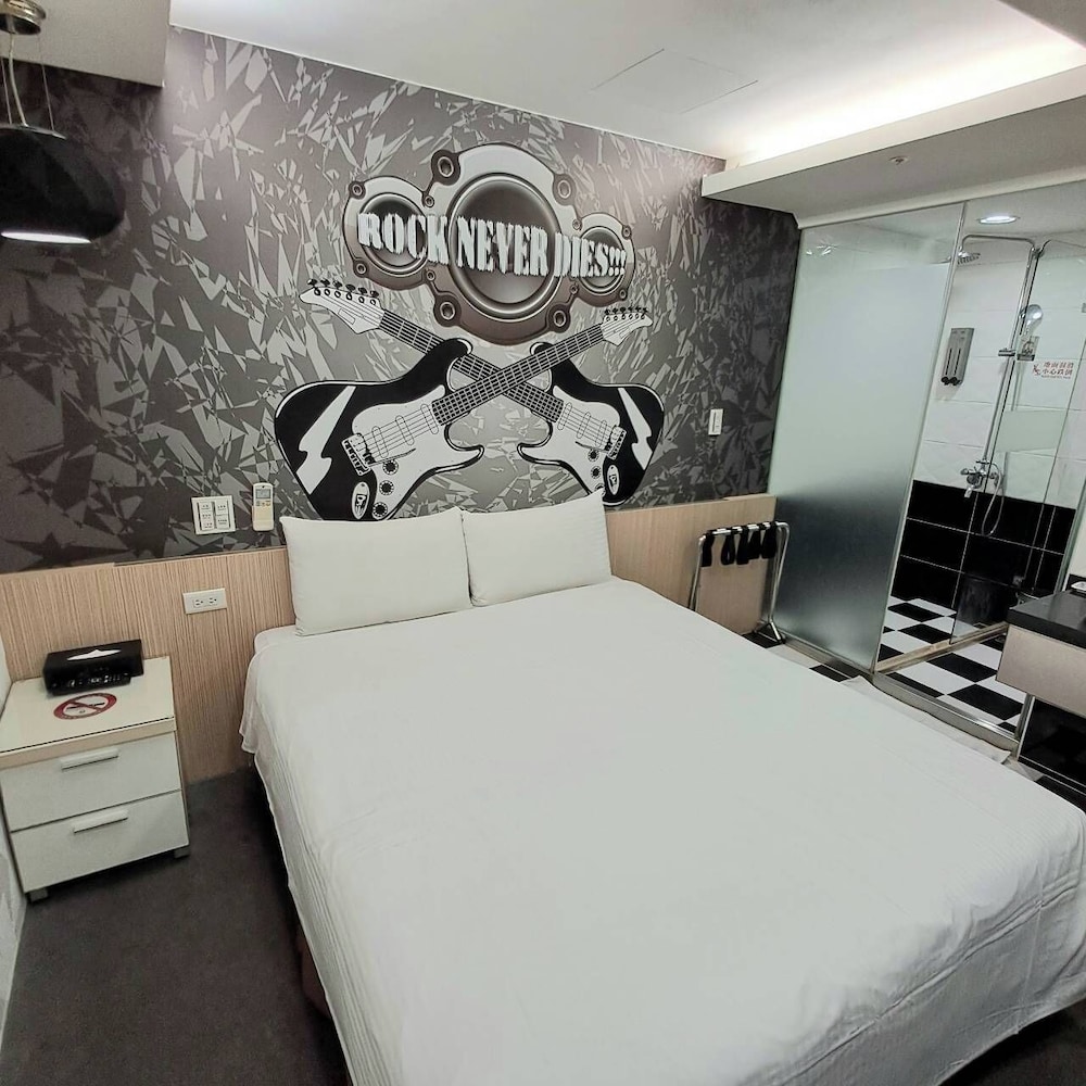 FASHION, DOUBLE BED, NO WINDOW