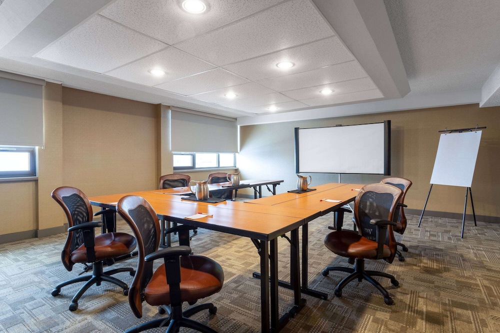 Ramada By Wyndham Northern Grand Hotel Conference Centre 49/58