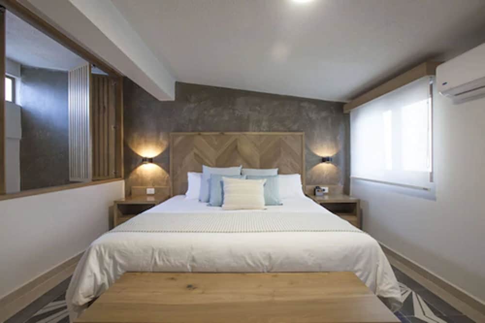 Al Patio, Suite, King and Queen Bed