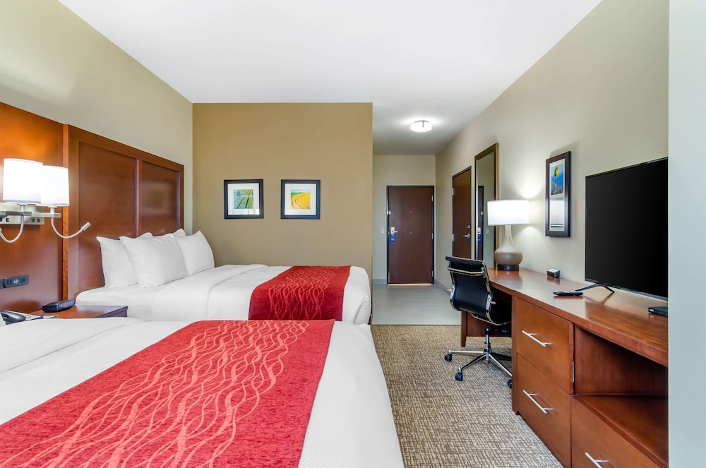 Comfort Inn & Suites Salina North 5/30