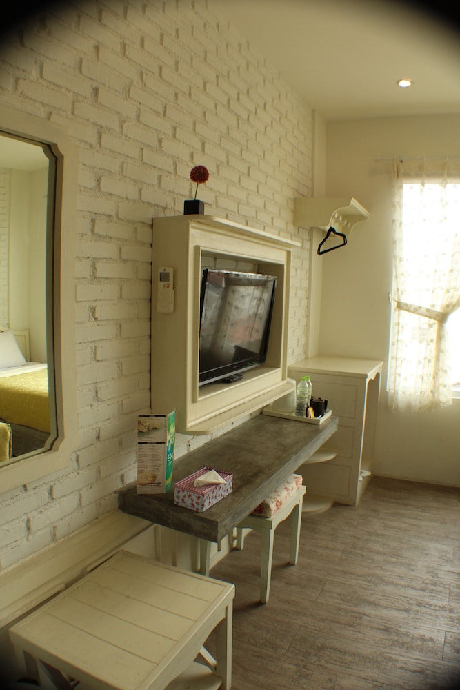 Summerbird - Bed And Brasserie 46/63