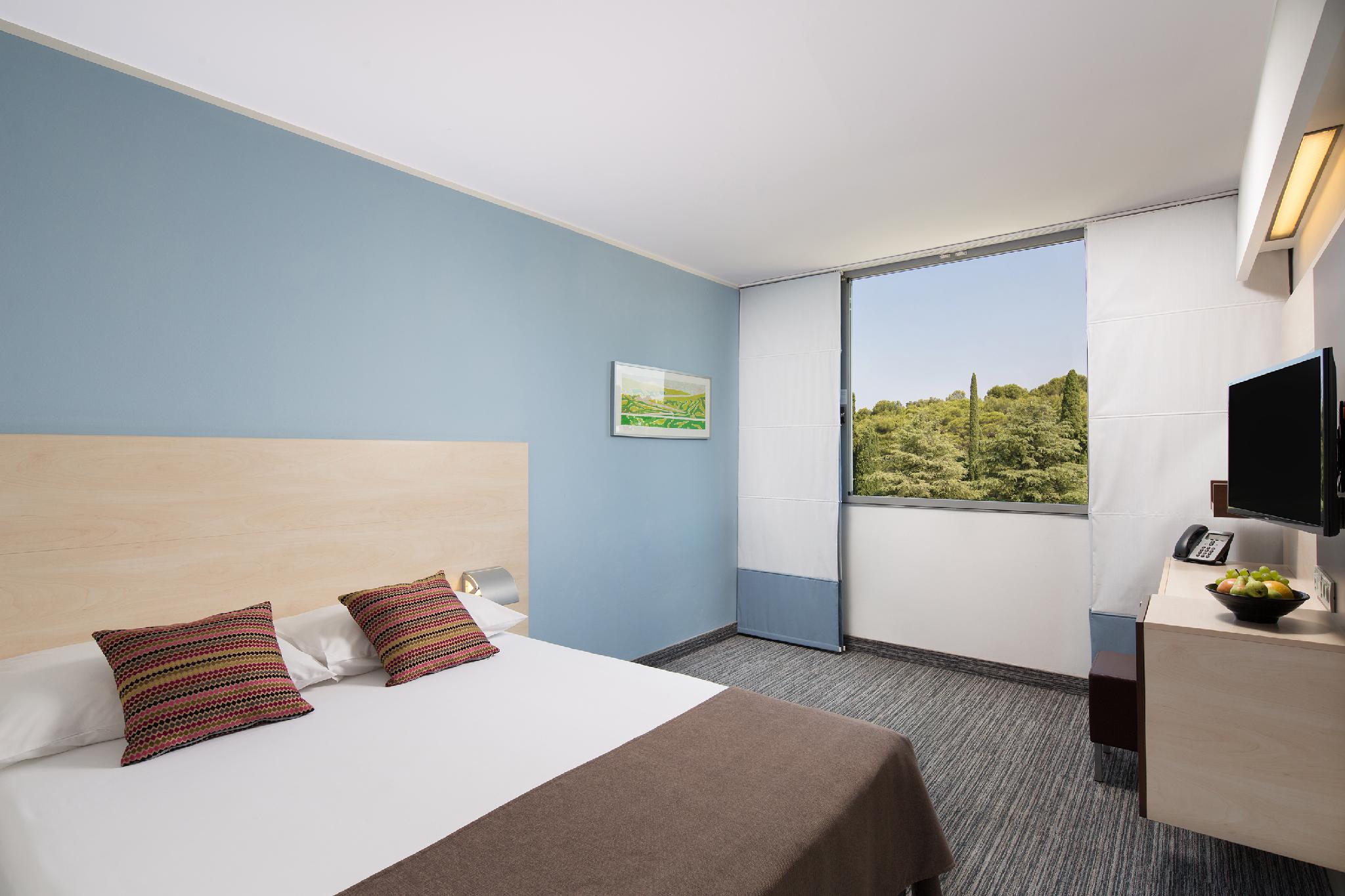 Guest Room, Classic
