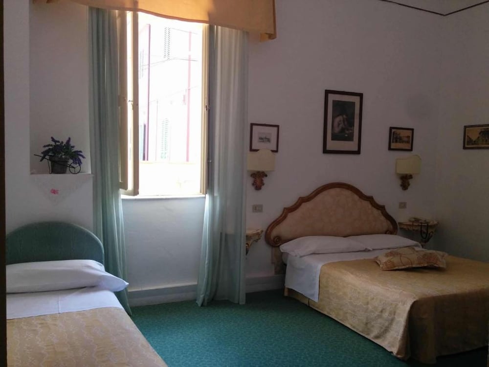 غرفة ثلاثية، Villa Kinzica 2/3