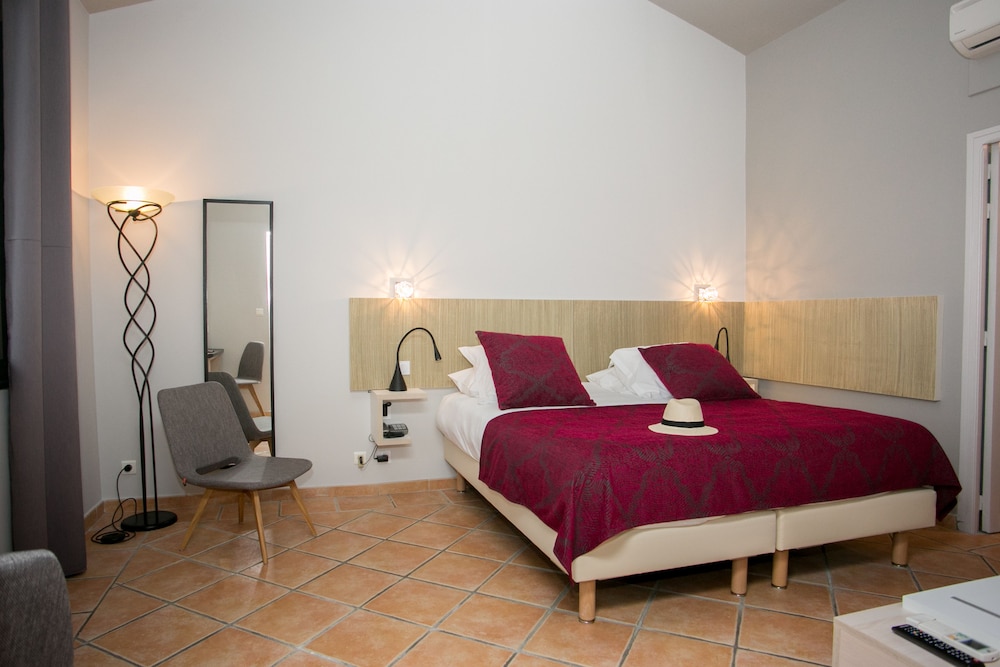 Le Relais Des Trois Mas 14/44