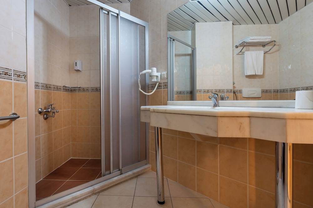 Grand Viking Hotel 50/50