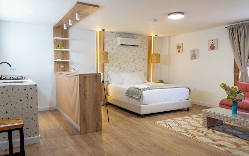 DELUXE, SUITE