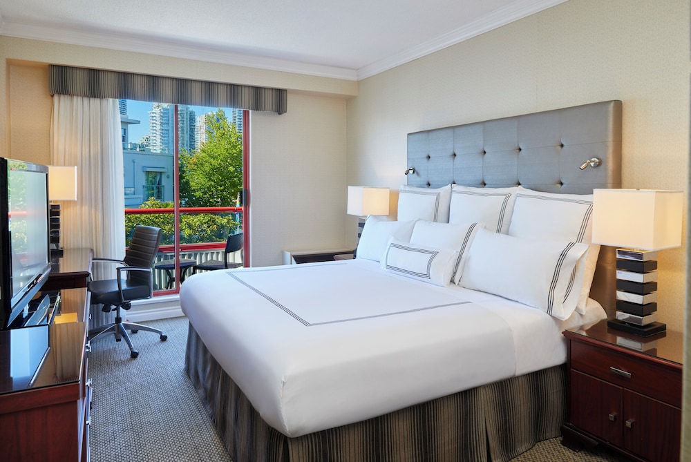 PREMIUM, KING BED, BALCONY